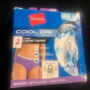 Hanes 2- Pairs of Women’s Hanes Tagless Hipsters Cool Dri size 2XL/9 NEW